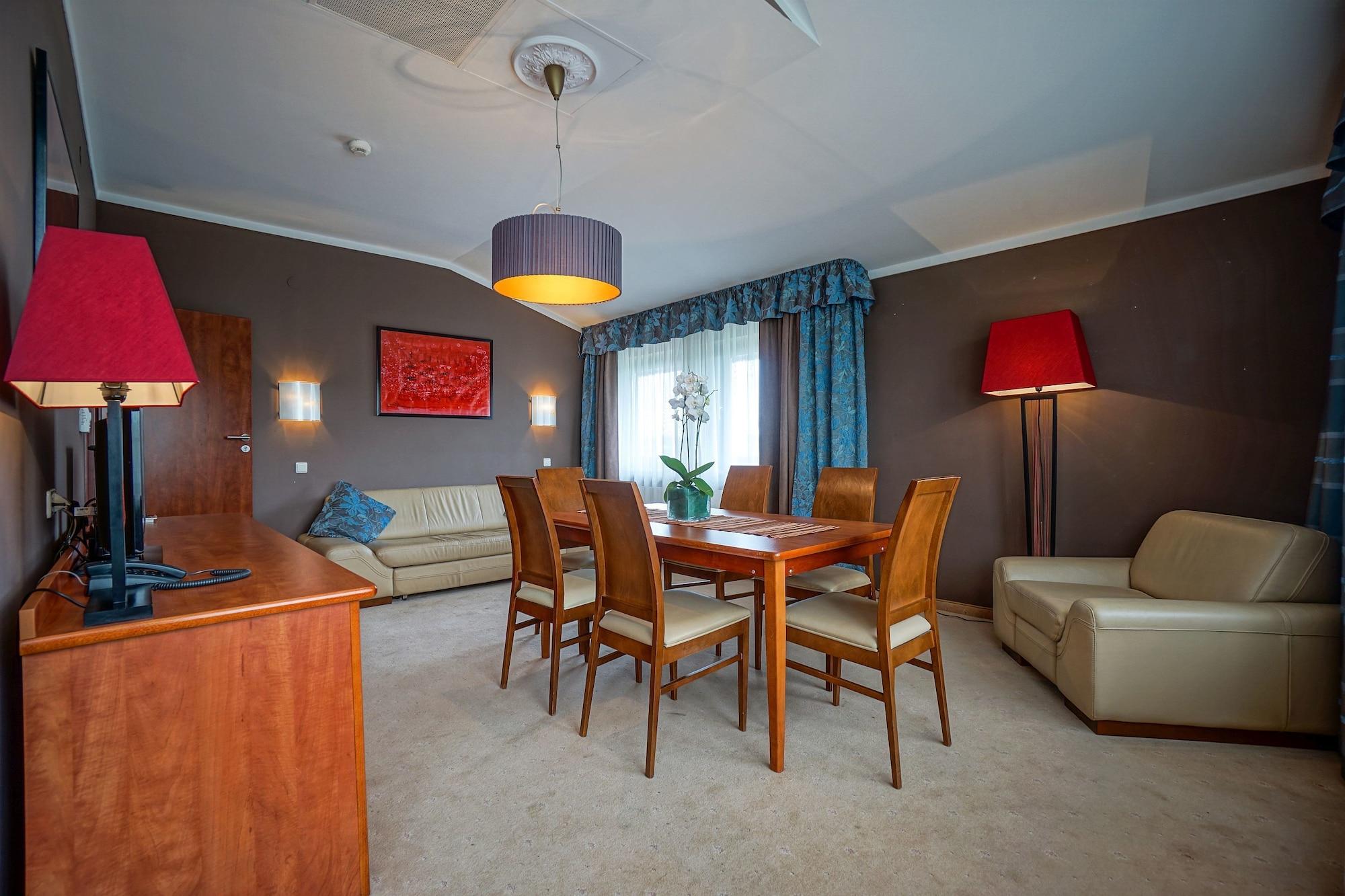 Farmona Hotel Business & Spa Krakow Ngoại thất bức ảnh